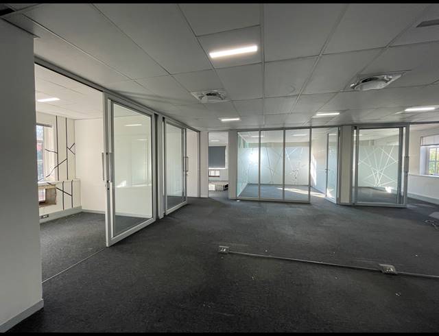 283M² OFFICE TO LET IN BRYANSTON